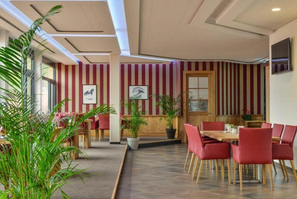 Hotel & Golfrestaurant Gut Wissmannshof Staufenberg  Buitenkant foto